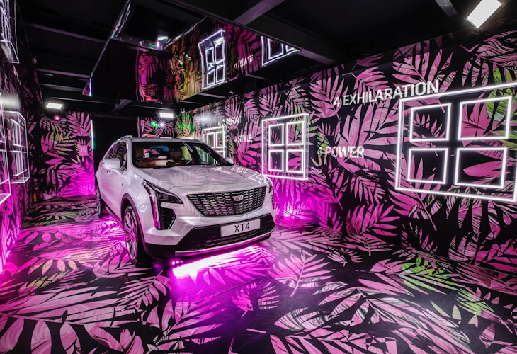 Cadillac Hotel pop-up design for Sole DXB by Studio Königshausen. A brand experience housed various activation rooms where guests can experience themes relating to safety, technology, and design. To create an awe-inspiring sensation, our arriving guests were welcomed into the Cadillac Hotel with a bright, fun, and photogenic installation of infinity mirrors. This installation functioned as the transition space into the fantastic world of Cadillac.
